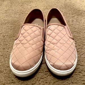 Steve Madden blush slip on